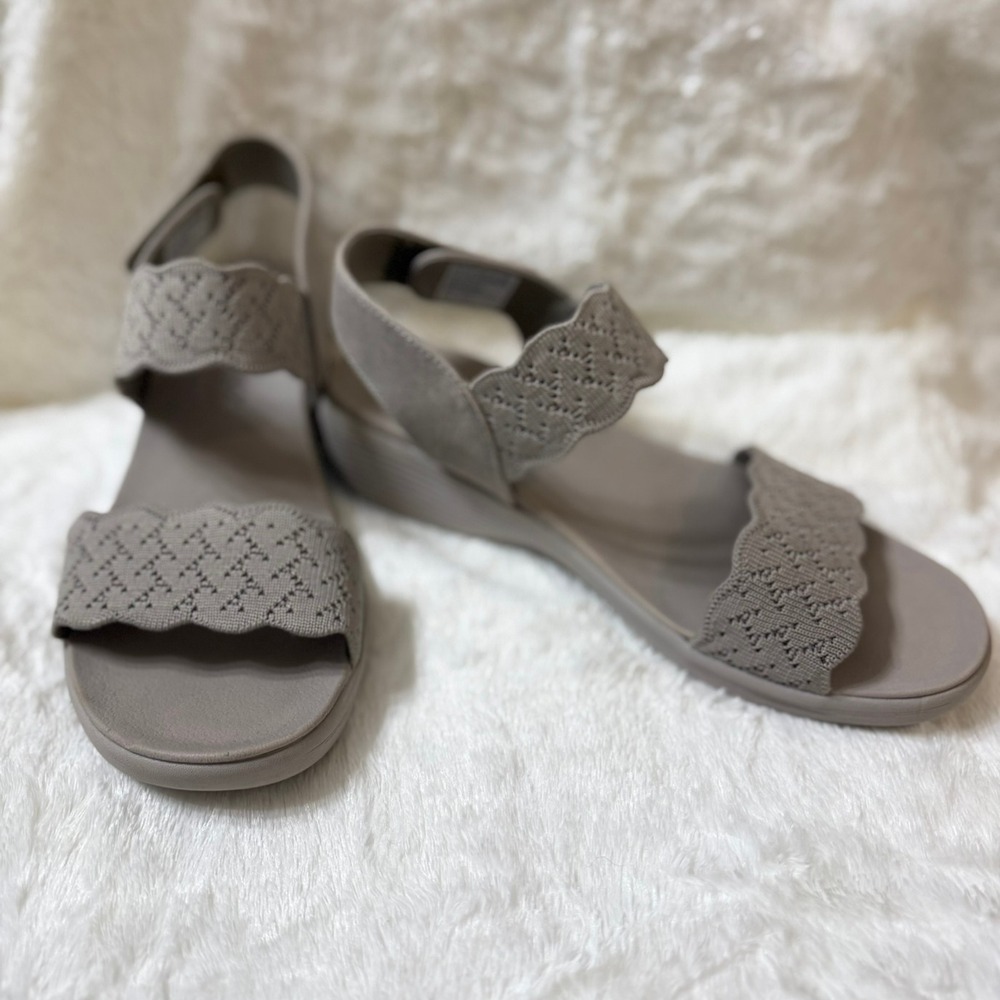 Skechers Arya On The Rise Luxe Foam Sandals Grey Womens Size 7 Comfort Wedge - Picture 2 of 10
